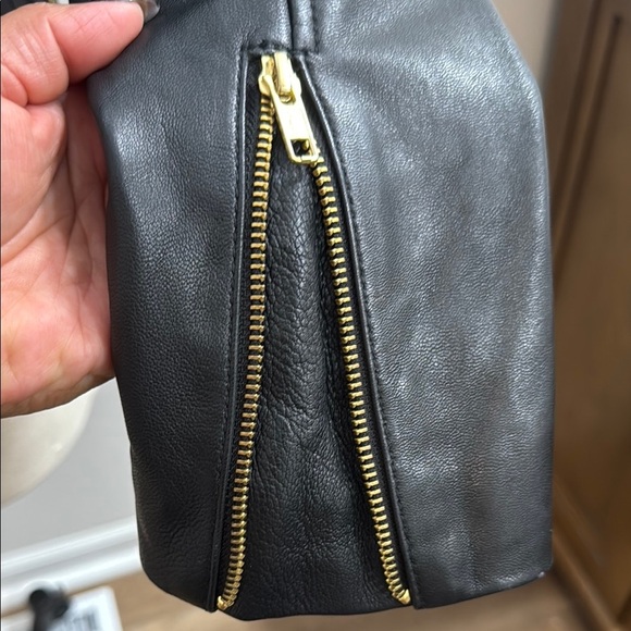 Black Leather Moto Jacket with Notched Lapel and Fitted Silhouette - Picture 5 of 9